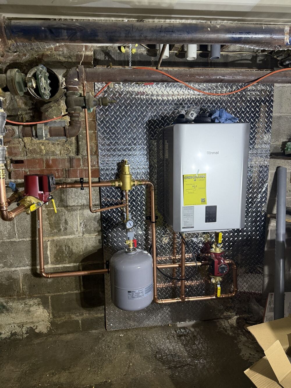 Rinnai tankless water heater with copper piping circulation pump and expansion tank